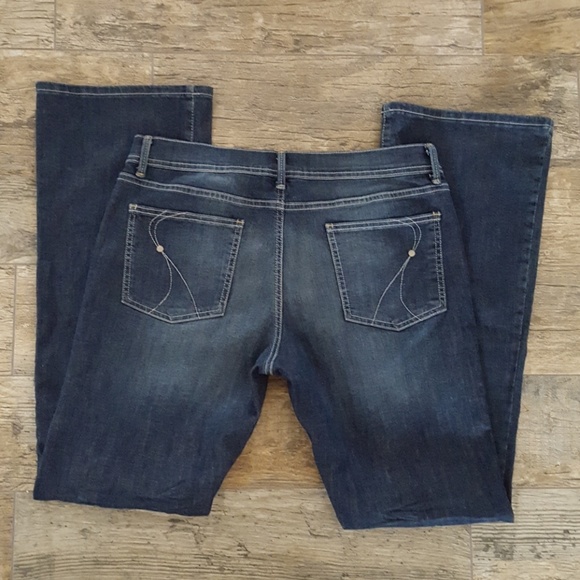 INC International 1L - Picture 5 of 5